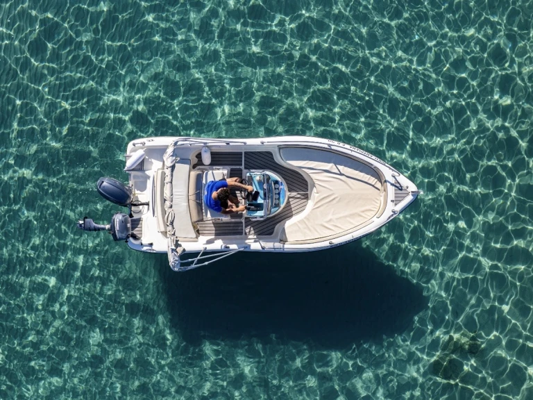 Location Bateau à moteur Ranieri avec permis