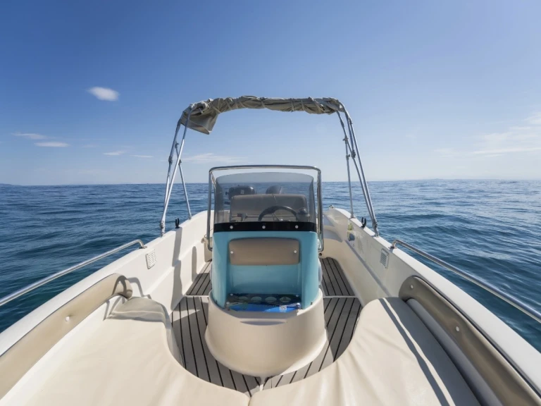 Bateau à moteur à louer à Zakynthos au meilleur prix