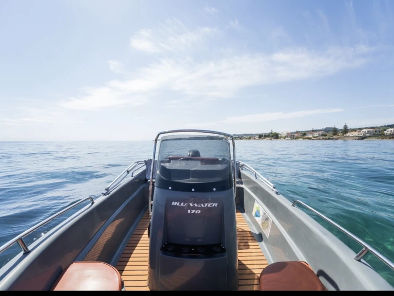 Louer Bateau à moteur avec ou sans skipper Poseidon à Monde