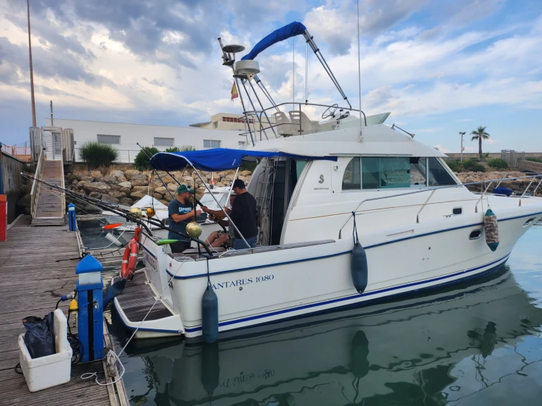 Louer Bateau à moteur avec ou sans skipper Bénéteau à Cádiz