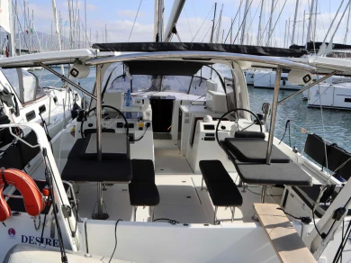 Hire a Jeanneau Sun Loft 47 /7cab Néa Péramos