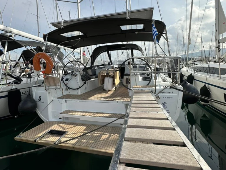 Louez un Bénéteau Oceanis 40.1 à Álimos