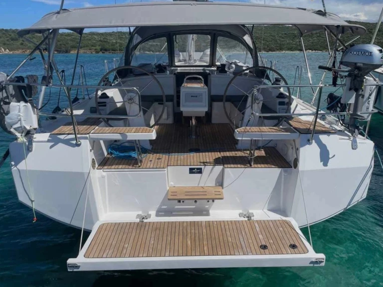 Louez un Bavaria Bavaria C42 /3cab à Skiathos