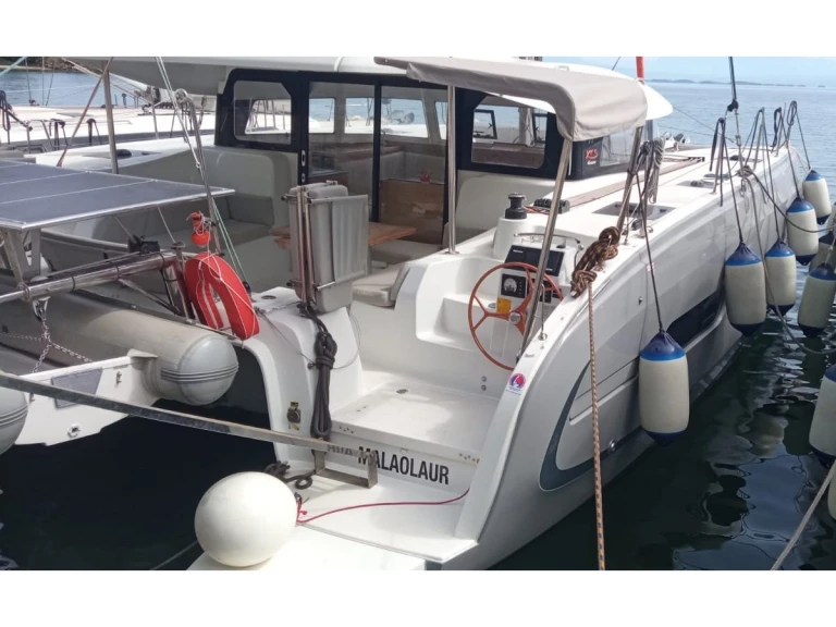 Location bateau Excess Excess 11 (Cat)/6 cab à Lefkáda sur Samboat