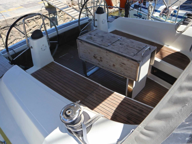 Louez un Bavaria Bavaria Cruiser 40 /3cab à Álimos
