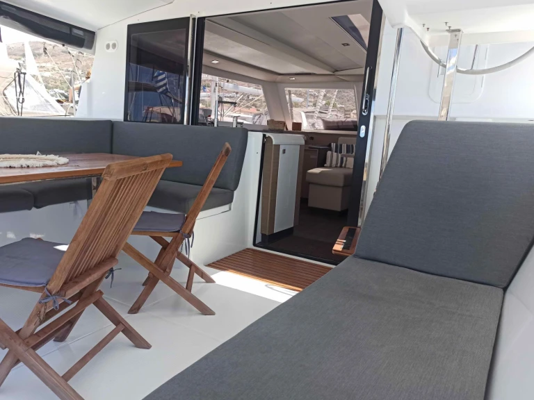 Fountaine Pajot Isla 40/5 cab a louer à Paros (Ile)
