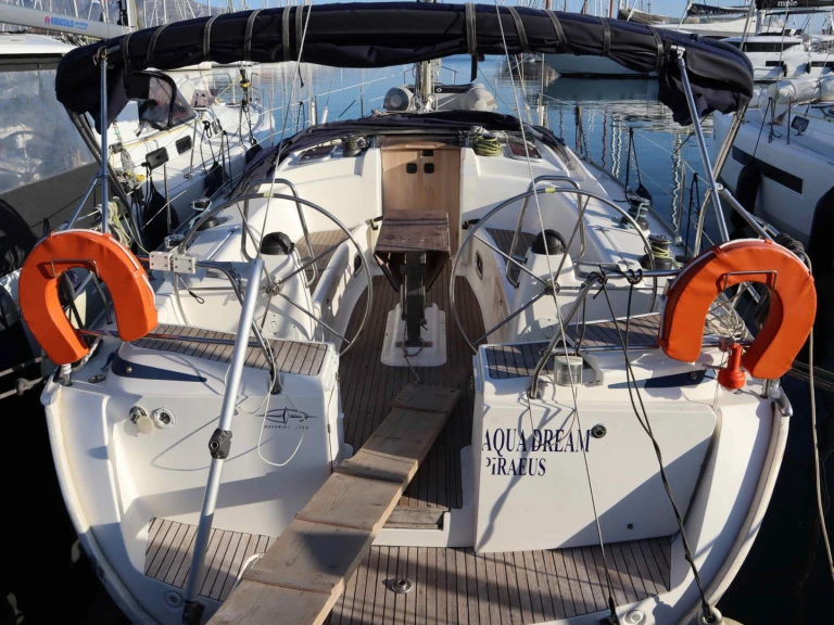 Location bateau Néa Péramos pas cher Bavaria 43 Cruiser /3cab