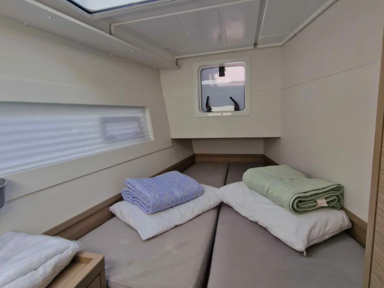Louer Catamaran avec ou sans skipper Lagoon à Álimos