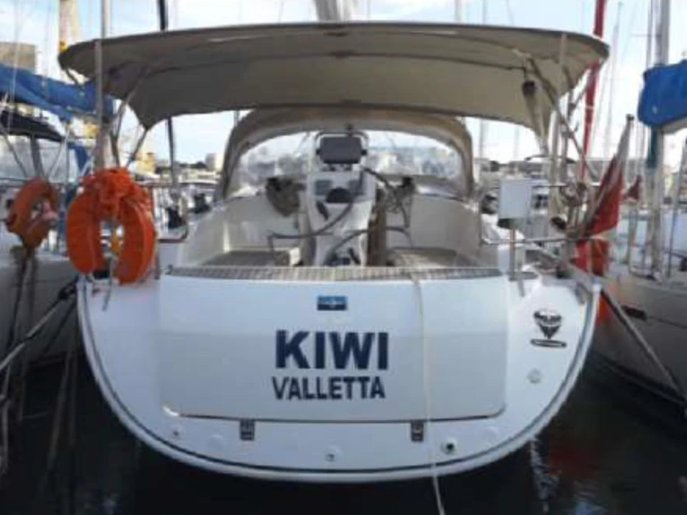Louez un Bavaria Bavaria Cruiser 36 /3cab à Kalkara