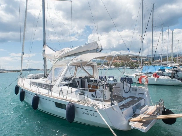 Bénéteau Oceanis 48 /5cab a louer à Ávdira