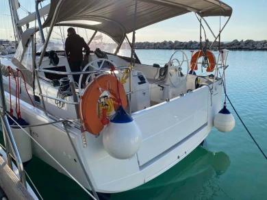 Sailboat to hire Lefkáda at the best price