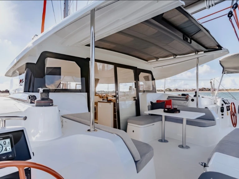 Location Catamaran à Lefkáda - Excess Excess 11 (Cat)/6 cab