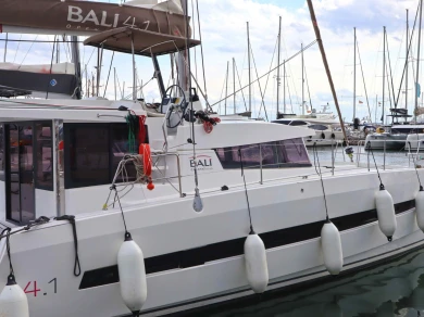 Catamarán para alquilar Paros (Ile) al mejor precio