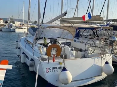 Yacht charter Paros (Ile) - Jeanneau Sun Odyssey 440 (4cab) on SamBoat