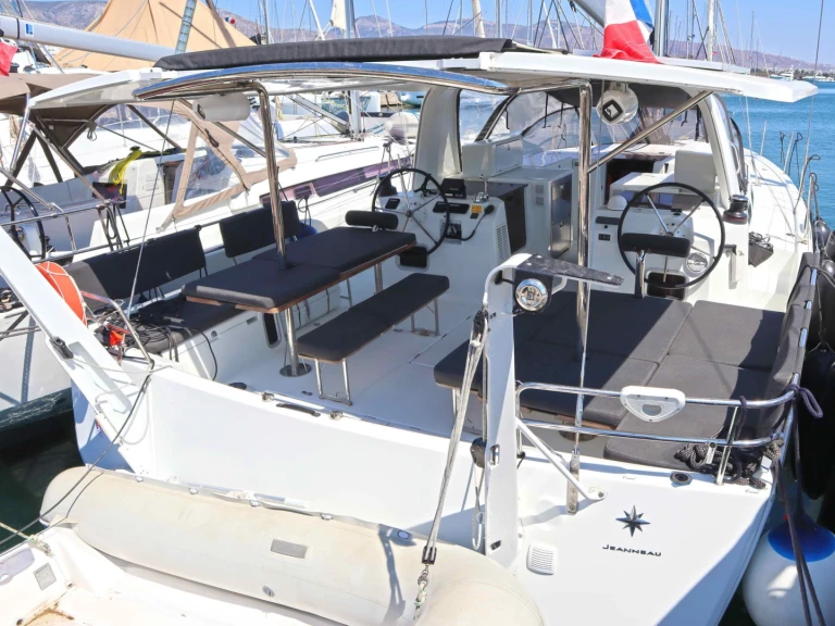 Location bateau Jeanneau Sun Loft 47 /7cab à Néa Péramos sur Samboat