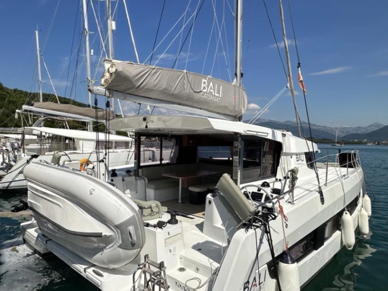 Catamaran à louer à Tivat au meilleur prix