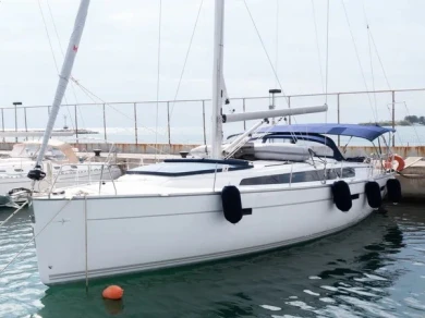 Charter a Bavaria Bavaria Cruiser 46 /4cab in Volos on Samboat