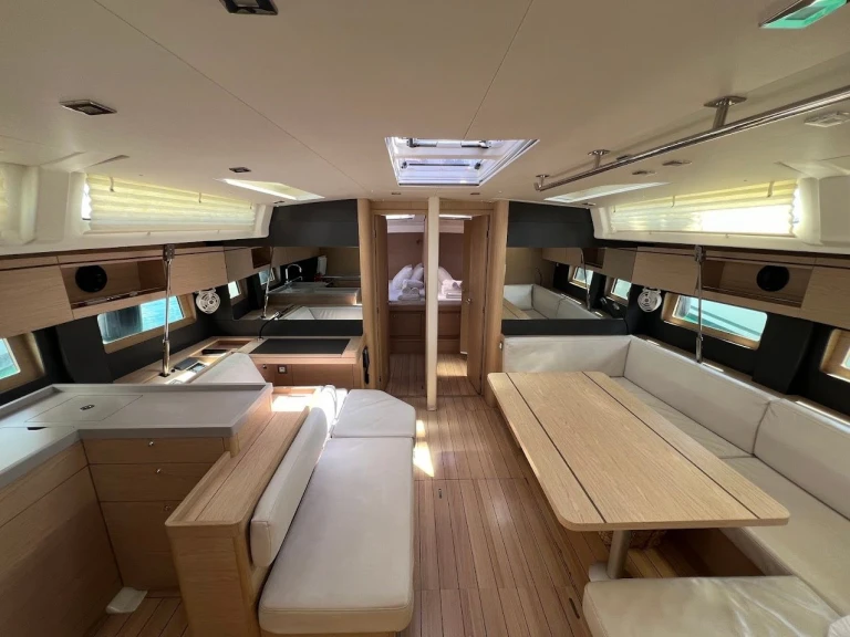 Bénéteau Oceanis 51.1 /6cab a louer à Gouviá