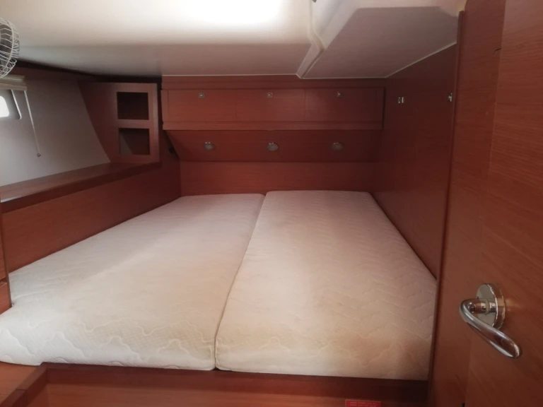 Location bateau Dufour Dufour 520 Grand Large /5cab à Kalkara sur Samboat