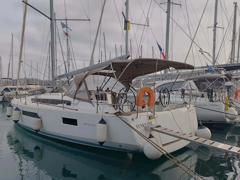 Jeanneau Sun Odyssey 440 (4cab) a louer à Gouviá