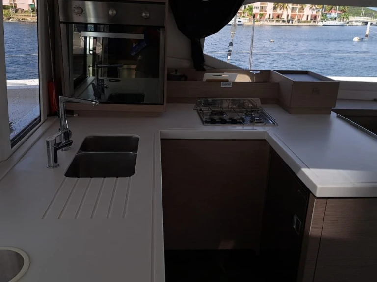 Location bateau Fountaine Pajot Astréa 42 Quatuor CAT/6 cab à Propriano sur Samboat