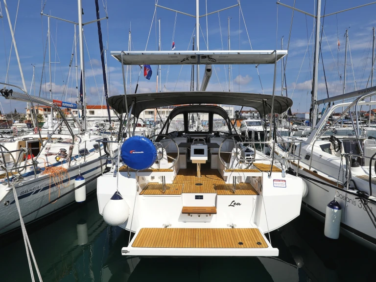 Louez un Bavaria Bavaria C38 à Biograd na Moru