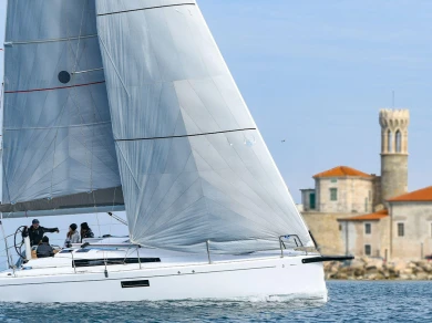 Noleggio barche Biograd na Moru economico First 36