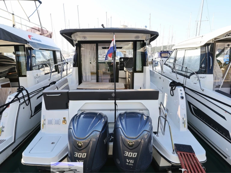 Jeanneau Merry Fisher 1095 a louer à Biograd na Moru