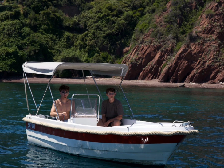Louer Bateau à moteur avec ou sans skipper Selva à Cannes