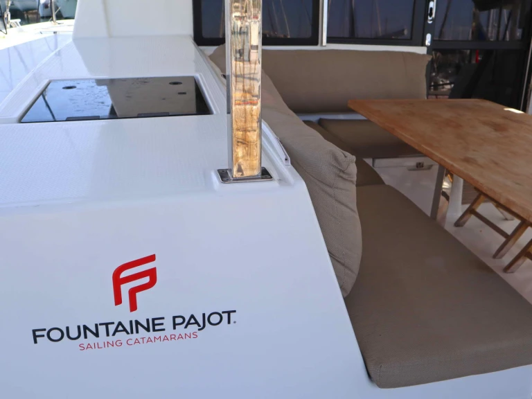 Fountaine Pajot Lucia 40 a louer à Álimos