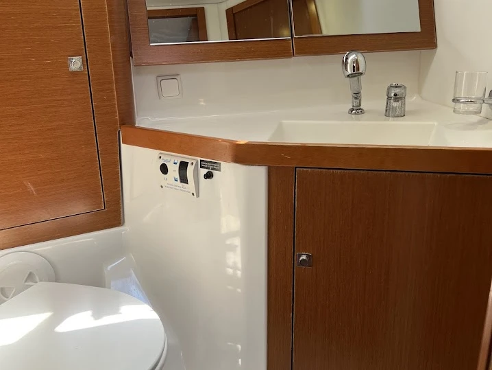 Location bateau Bénéteau Oceanis 45 /4cab à Gouviá sur Samboat