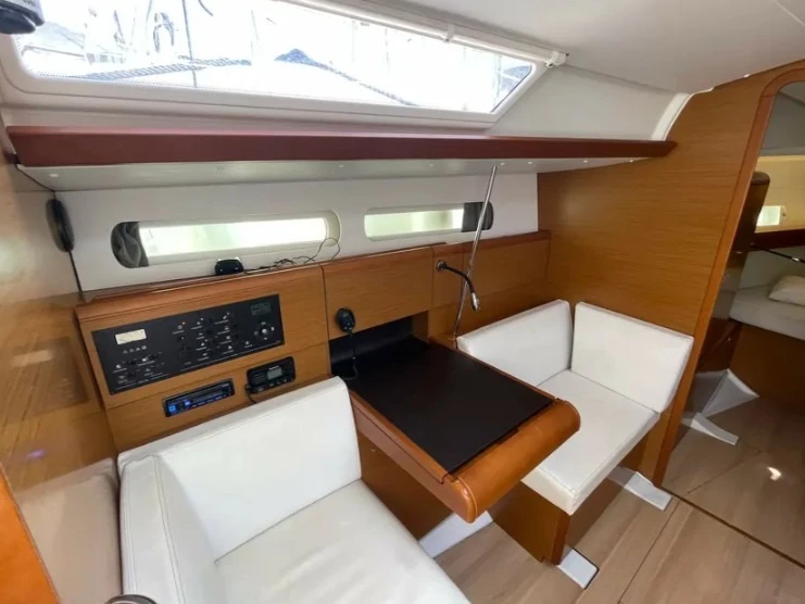 Louez un Jeanneau Sun Odyssey 419 /3cab à Paros (Ile)