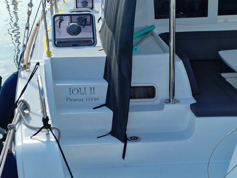 Location bateau Lagoon Lagoon 40/4 cab à Álimos sur Samboat