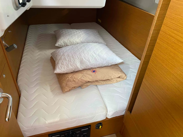 Location bateau Jeanneau Sun Odyssey 410 /3cab à Lefkáda sur Samboat