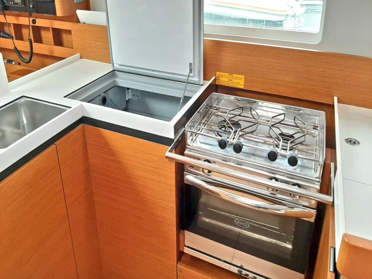 Location bateau Bormes-les-Mimosas pas cher Sun Odyssey 410 /3cab
