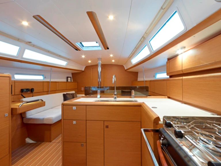 Location bateau Jeanneau Sun Odyssey 379 à Lefkáda sur Samboat