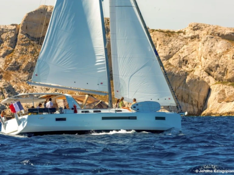 Louez un Jeanneau Sun Loft 47 /7cab à Tivat