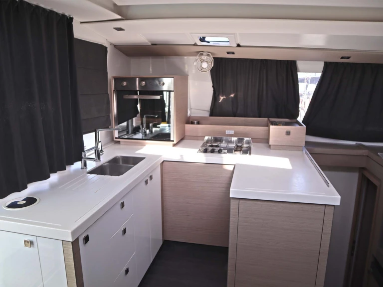 Louer Catamaran avec ou sans skipper Fountaine Pajot à Néa Péramos