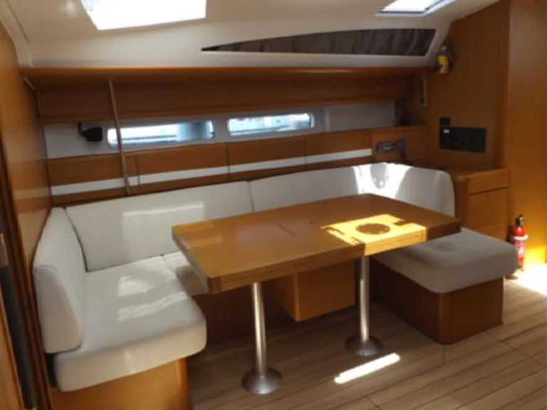 Jeanneau Jeanneau 53 /6cab a louer à Kalkara