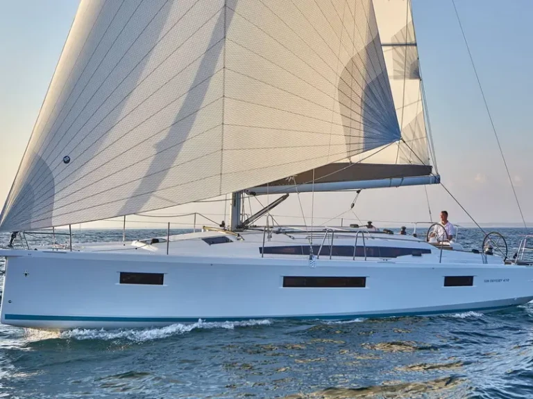 Location bateau Jeanneau Sun Odyssey 410 /3cab à Bormes-les-Mimosas sur Samboat