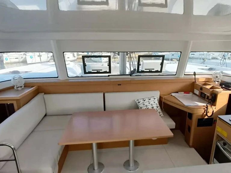 Louer Catamaran avec ou sans skipper Excess à Pula