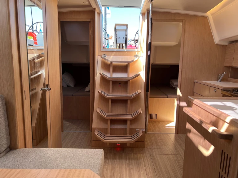 Location bateau Bavaria Bavaria C42 /3cab à Gouviá sur Samboat