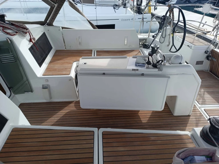 Louer Voilier avec ou sans skipper Jeanneau à Gouviá