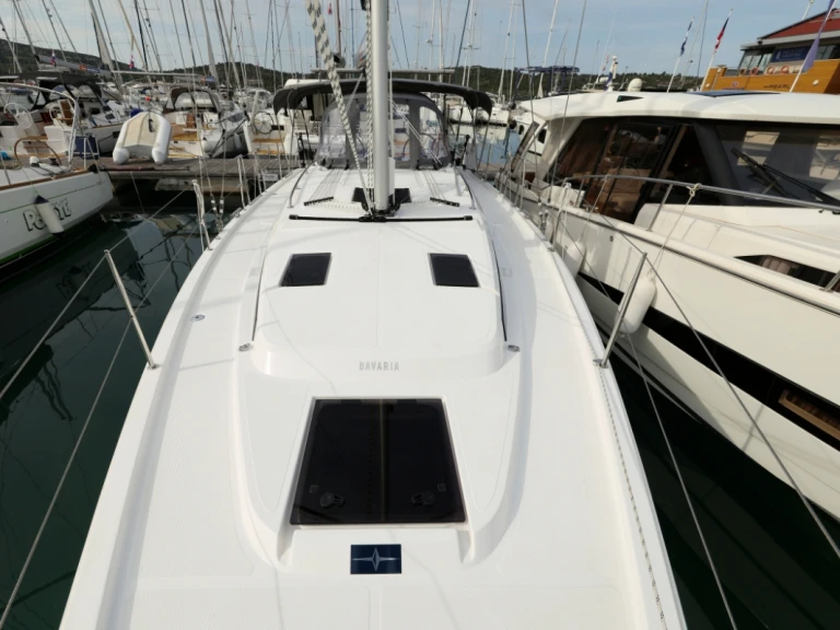 Location bateau Bavaria Bavaria C38 à Biograd na Moru sur Samboat