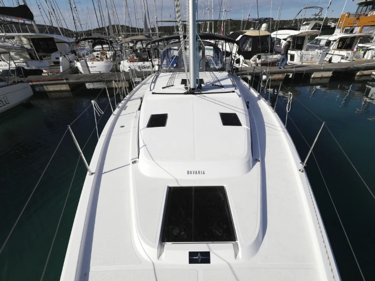 Louez un Bavaria Bavaria C42 à Biograd na Moru
