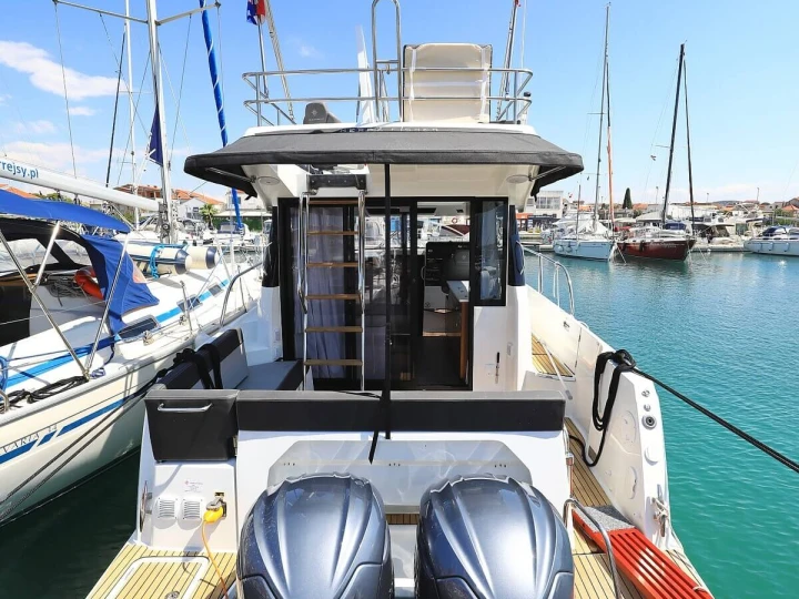 Bateau à moteur à louer à Biograd na Moru au meilleur prix