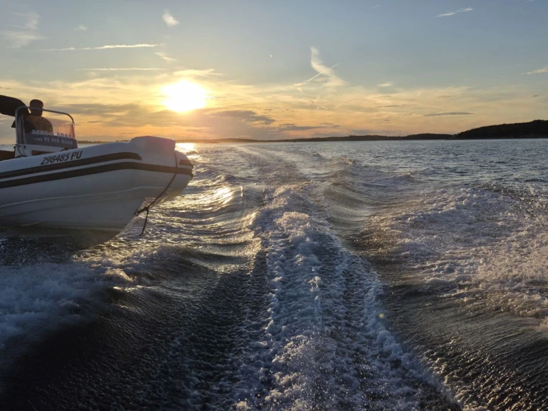 Location bateau Tiger Proline 620 à Pula sur Samboat