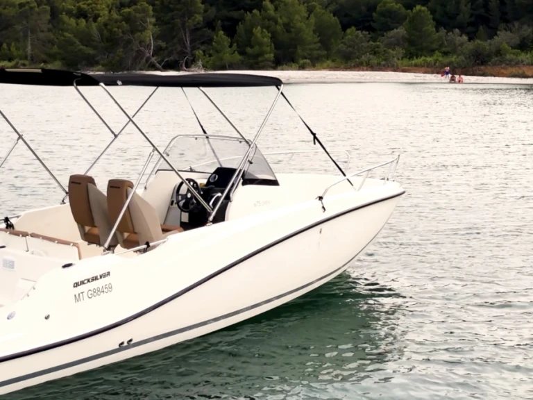 Location bateau Marseille pas cher Activ 675 Open
