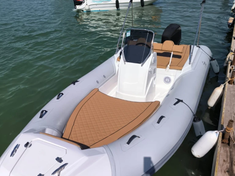 Location Semi-rigide Gemboat avec permis