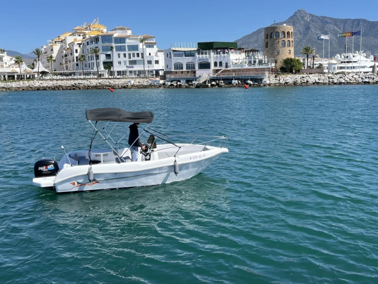 Location Bateau à moteur voraz avec permis